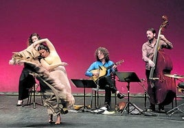 El Amor Brujo. Miren Zeberio (violín barroco y rabel), Vicente Parrilla (flautas de pico), Elies Hernándis (sacabuche), Teresa Hernández (cante), Sara Jiménez (bailaora), Enrike Solinís (guitarras, laúd, guiterna), Pablo Martín Caminero (violone) y David Chupete (percusiones).