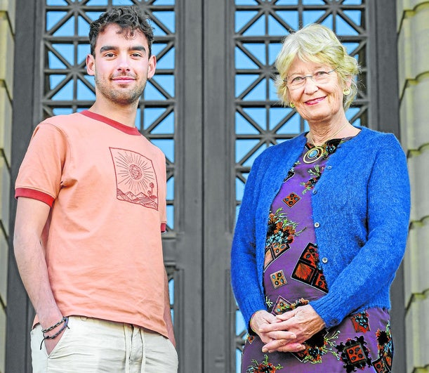 Oriol Blázquez, becario de becas grado, y Susan Webb, becaria de la primera convocatoria de becas de posgrado en el extranjero.