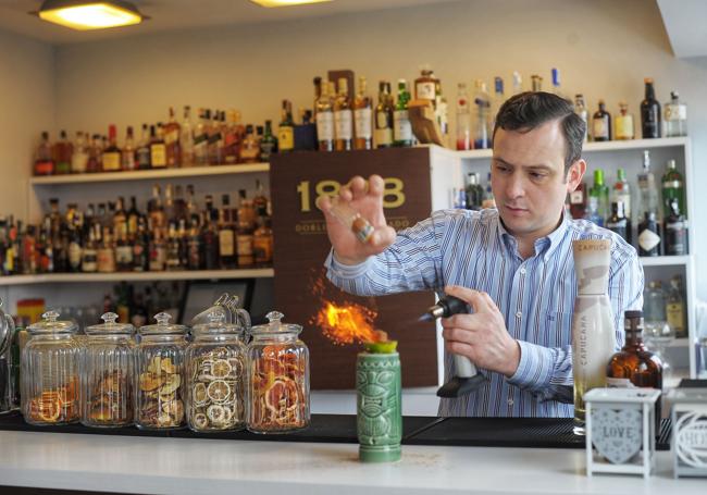 Fran Ceacero, en su etapa de barman