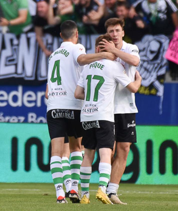 Imagen secundaria 2 - IEl racing celebró una victoria que deja el play off casi asegurado.