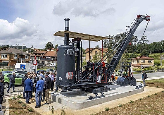 Así es la grúa Priestman, inaugurada ayer en la Concha de Villaescusa.