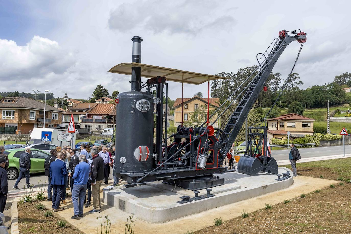 Así es la grúa Priestman, inaugurada ayer en la Concha de Villaescusa.