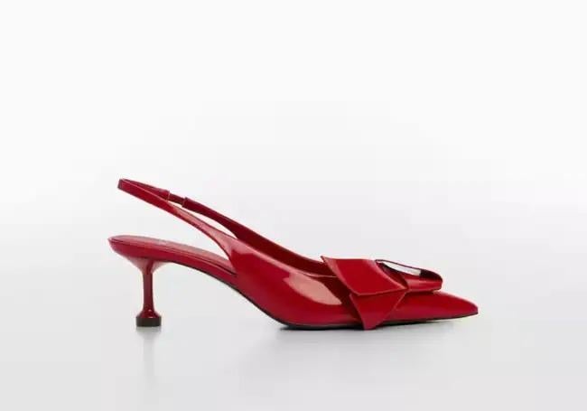 'Kitten heels' en rojo con lazo de Mango