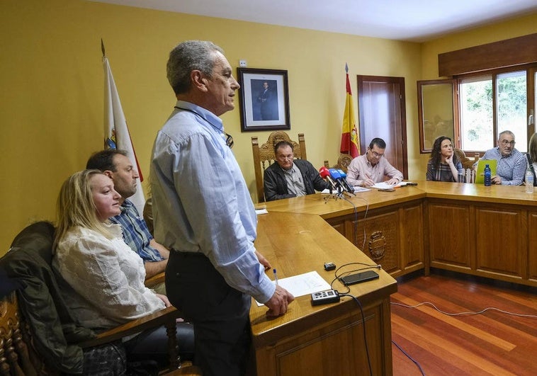 El nuevo alcalde, José Miguel Gómez, jura su cargo ante los concejales de la Corporación municipal