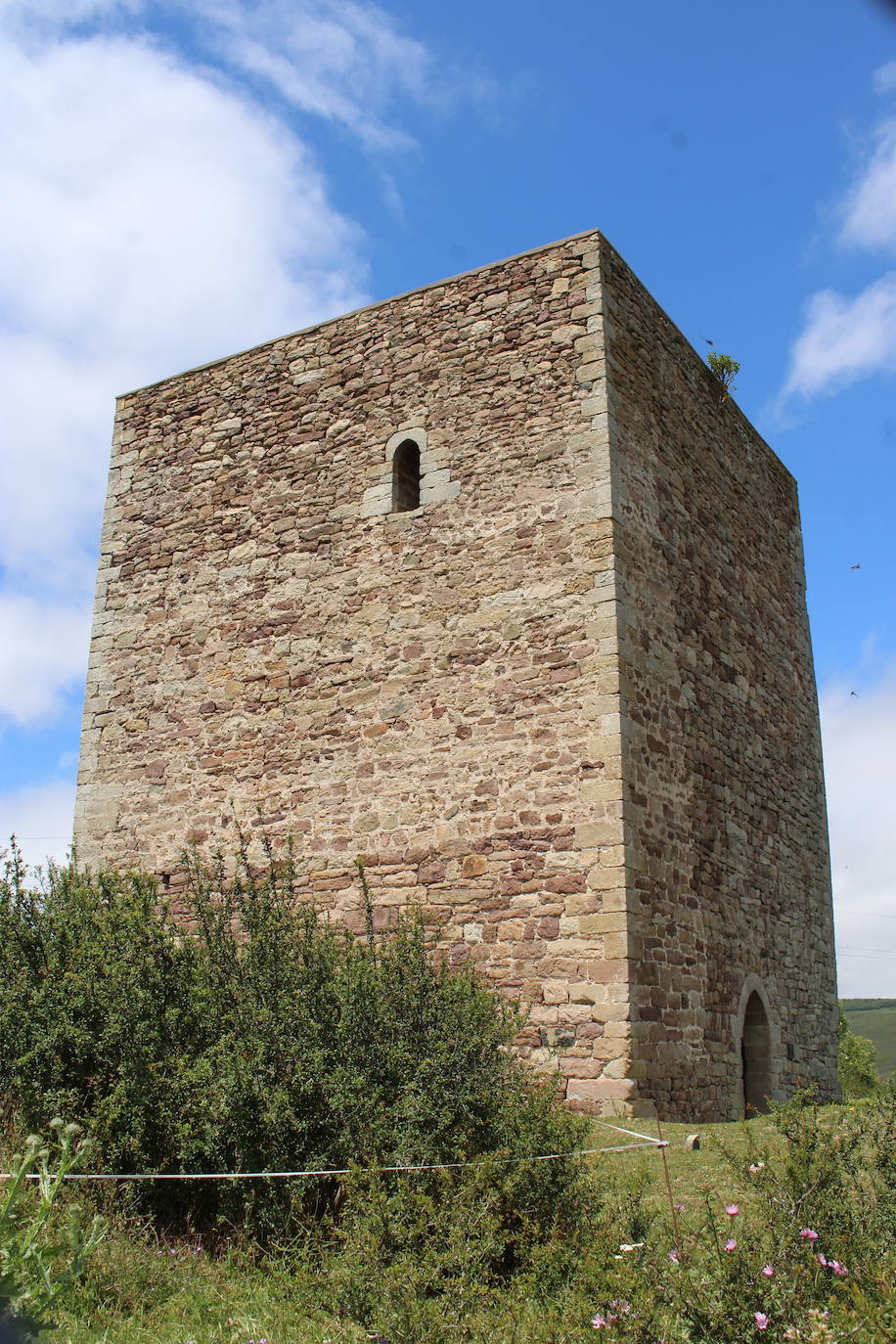 Torre San Martin de Hoyos, en la comarca Campoo Los Valles