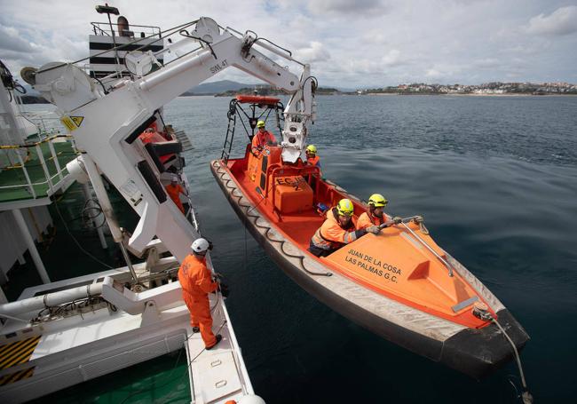 Lancha de rescate que se utiliza para que el personal sanitario se dirija a las embarcaciones que piden ayuda en alta mar