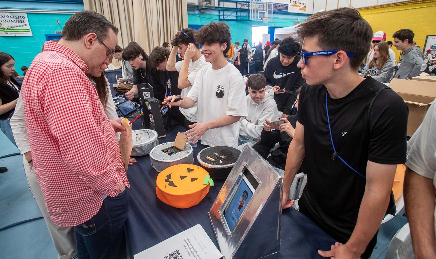 El alumnado ha presentado proyectos tan diversos como estos: una 'rumba' ligera y veloz y una aplicación con fines turísticos. 