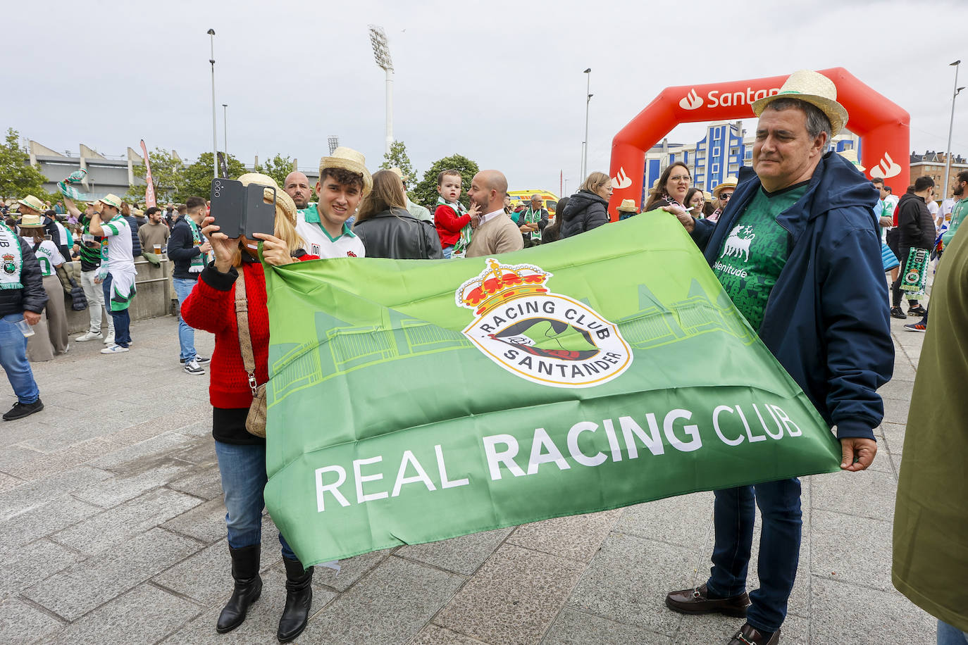 Bandera del Racing en la 'fan zone'