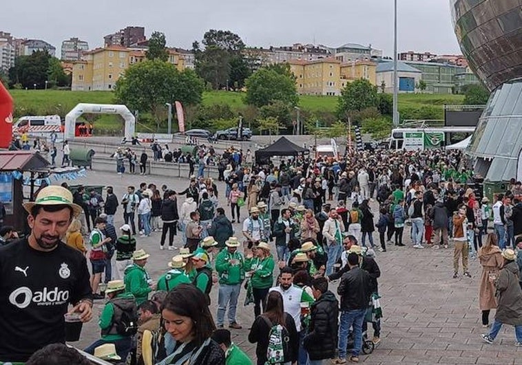 La fan zone, poco después de las dos de la tarde.