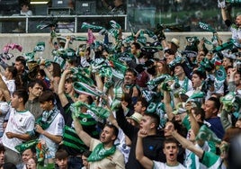 La afición verdiblanca, en los Campos de Sport.