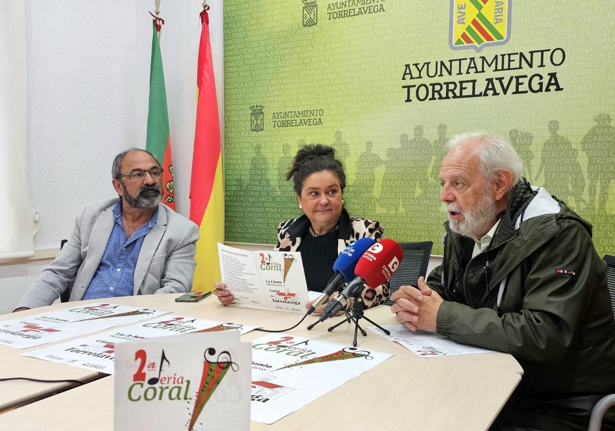 José Ramón San Emeterio, Esther Vélez y Julio Merino, durante la rueda de prensa.