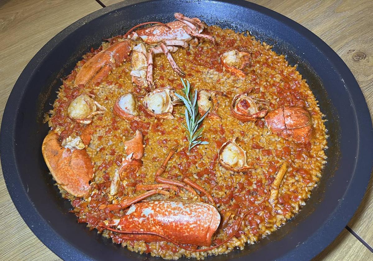 Arroz con bogavante azul del Cantábrico.