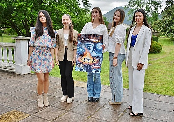Irene, Delia, Carlota (reina), Candela y Zara con el cartel de San Juan 2024.