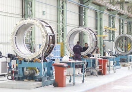 Trabajadores en las instalaciones de Siemens Gamesa de Reinosa.