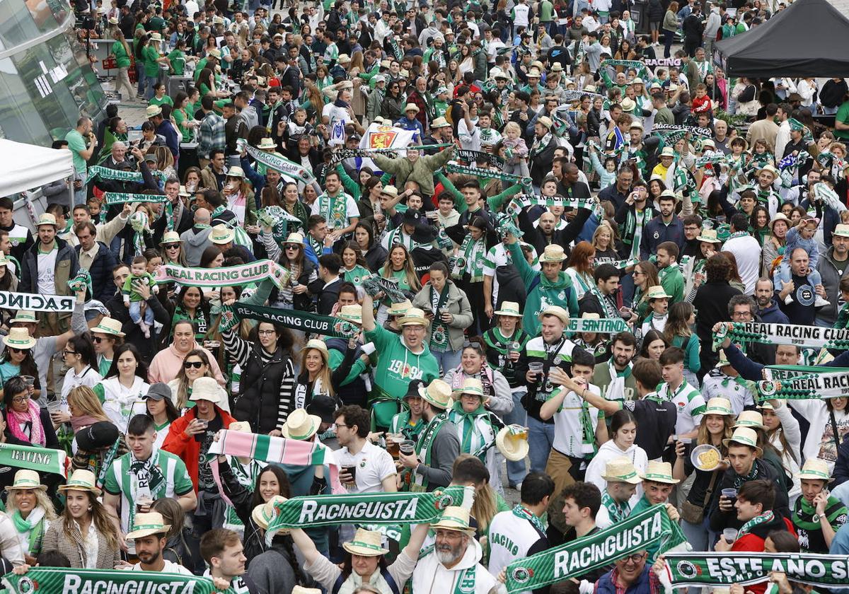 Aficionados del Racing, en la fan zone del pasado domingo en el Palacio de los Deportes.