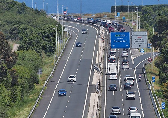 Retenciones en la autovía A-8 en dirección a Santander a la altura de la salida de Castro Urdiales.