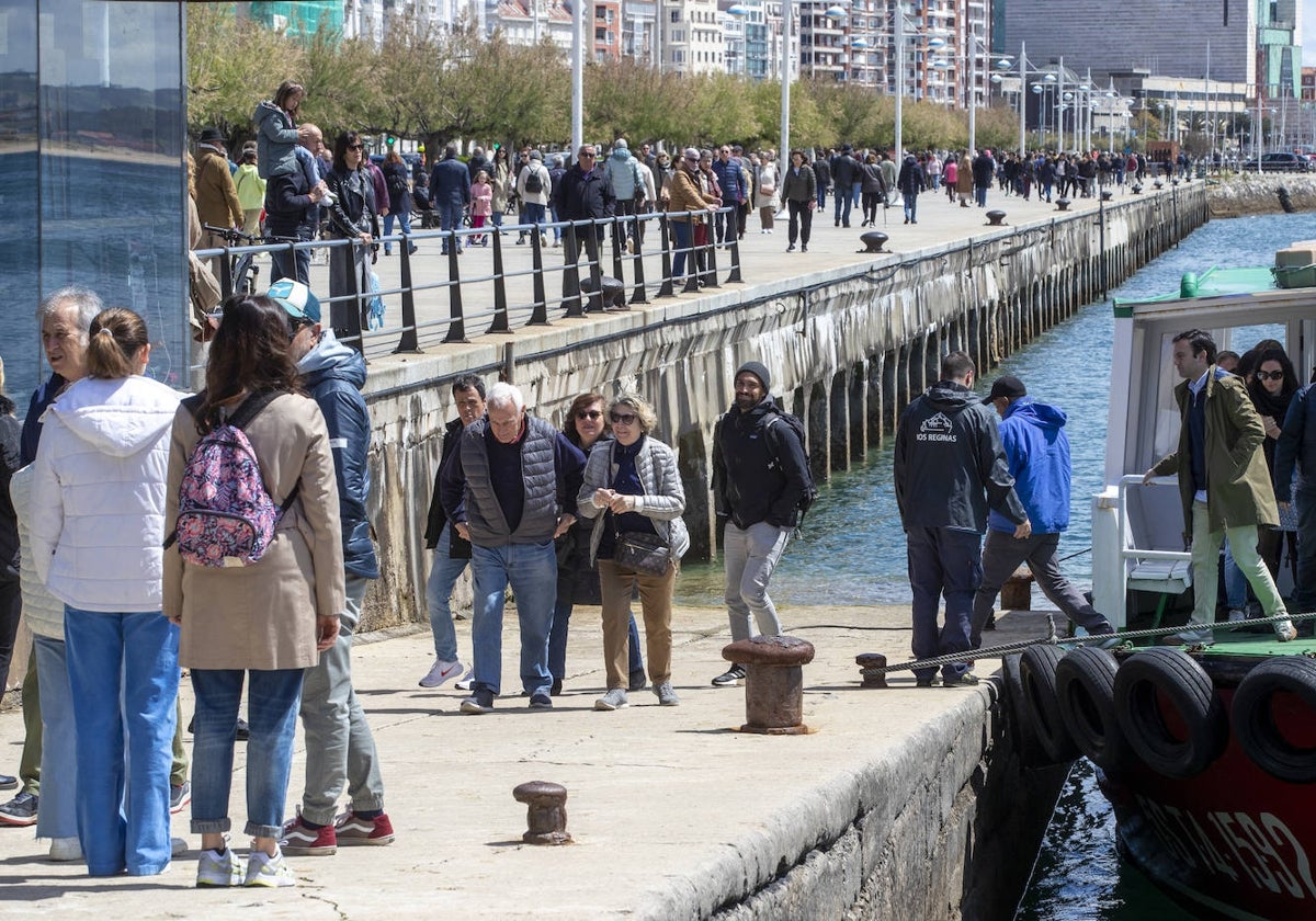 Turistas en Santander.