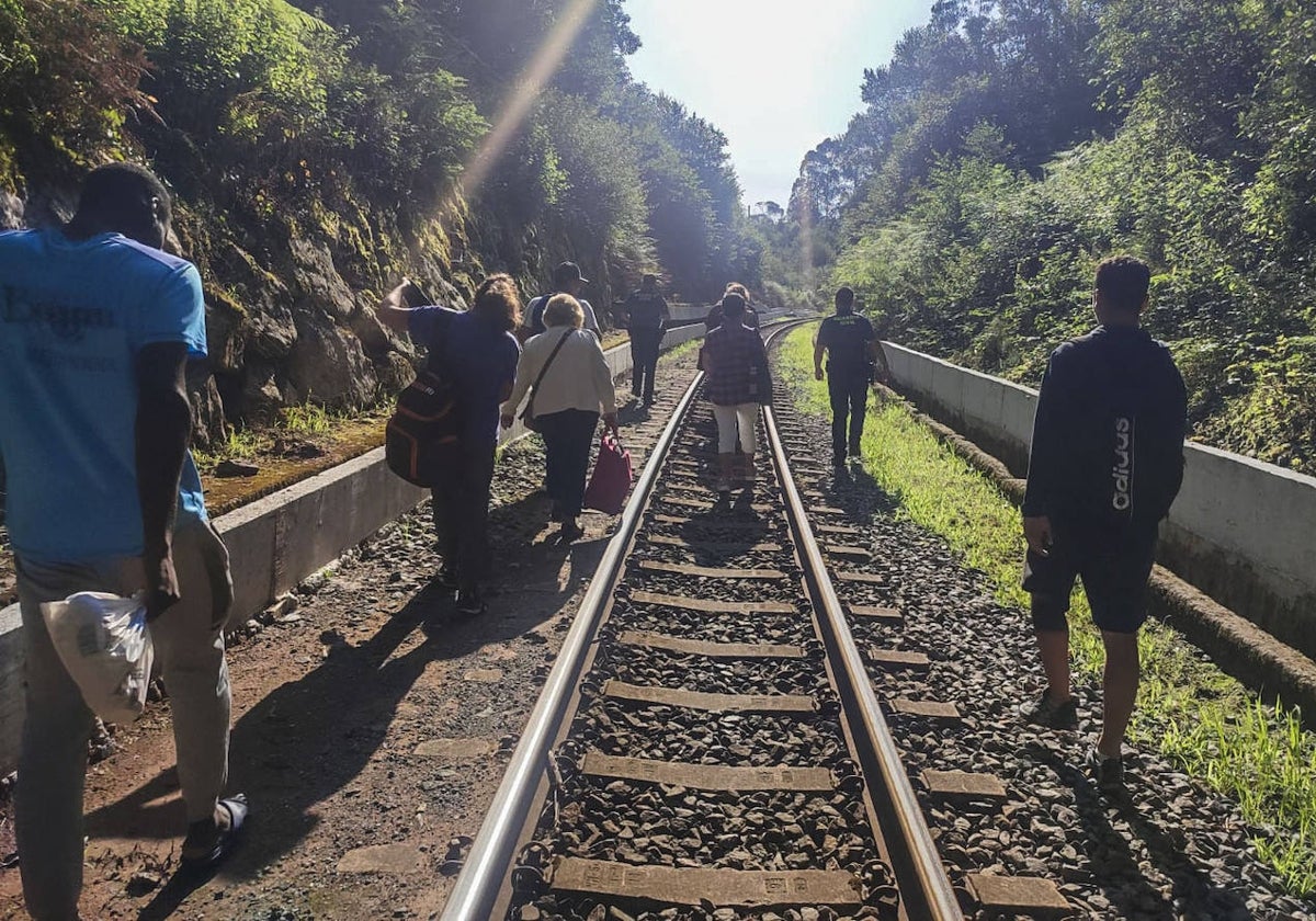 13 fotos de la historia de un caos ferroviario en Cantabria