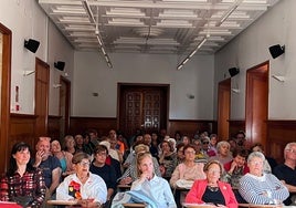 Asistentes a la primera de las charlas ofrecidas en el ciclo organizado por el Centro de Educación de Personas Adultas.