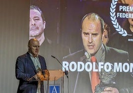 Rodolfo Montero recibió su galardón en el Salón de Actos de la Universidad Europea de Atlántico.