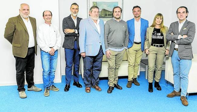 José Luis Pérez, Gabriel Moreno, Jesús Maillo, Emilio Casuso, Pachi Aguilera, Juan Luis Centeno, Marisa Hoyuela y Ricardo Ezcurdia.