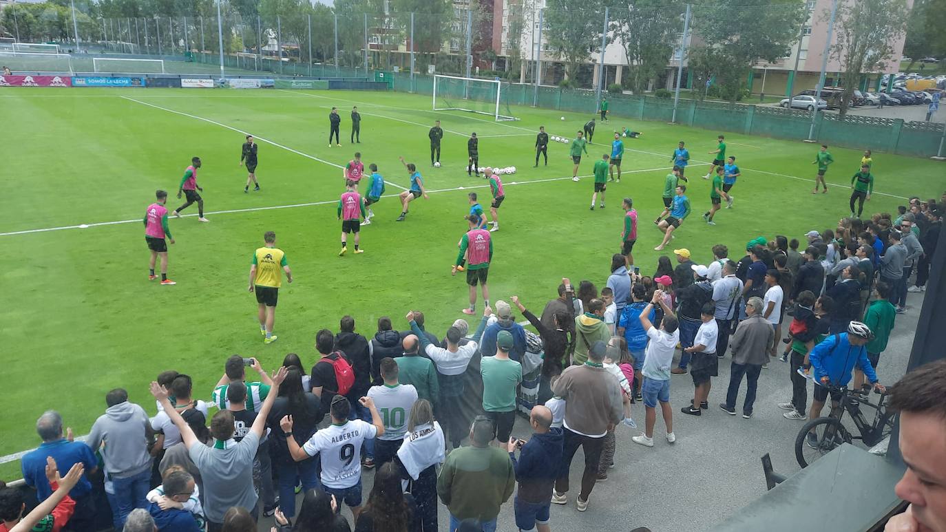 La hinchada sigue la evolución del equipo.