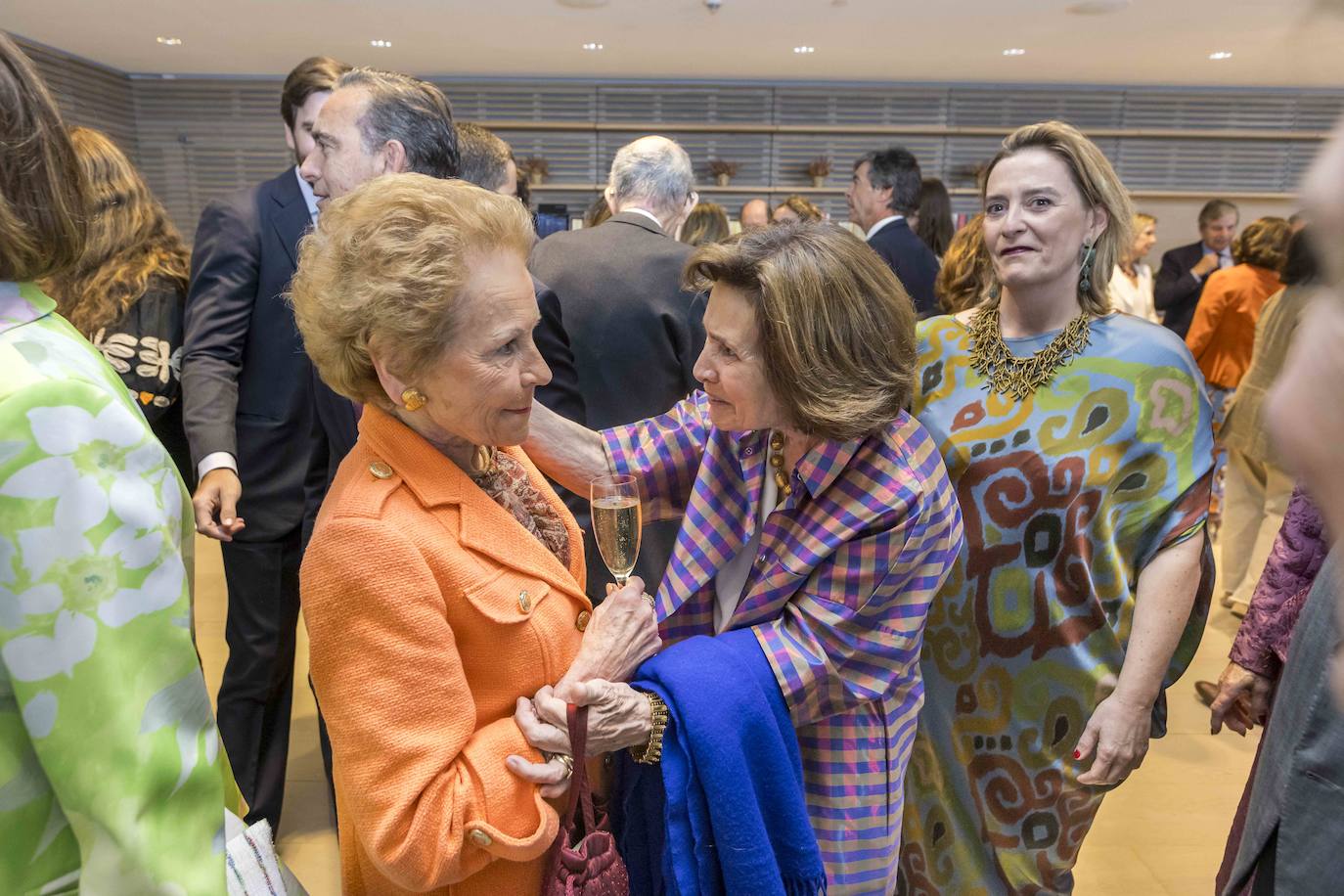 Lola Ferrando saluda a Elena García Botín