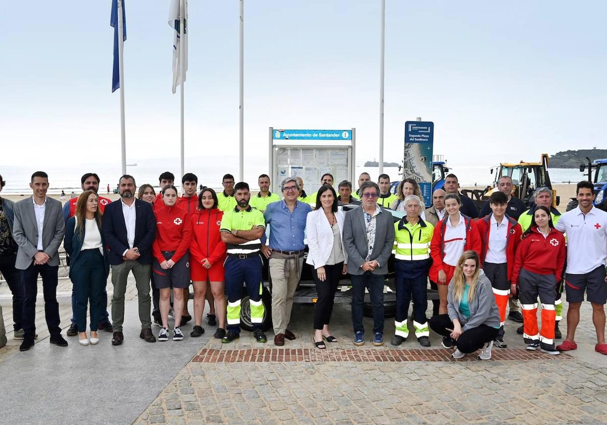 Cuarenta personas vigilan ya la seguridad de los bañistas en las playas de Santander