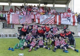 Los jugadores del Torina celebran su triunfo ante el Charles.