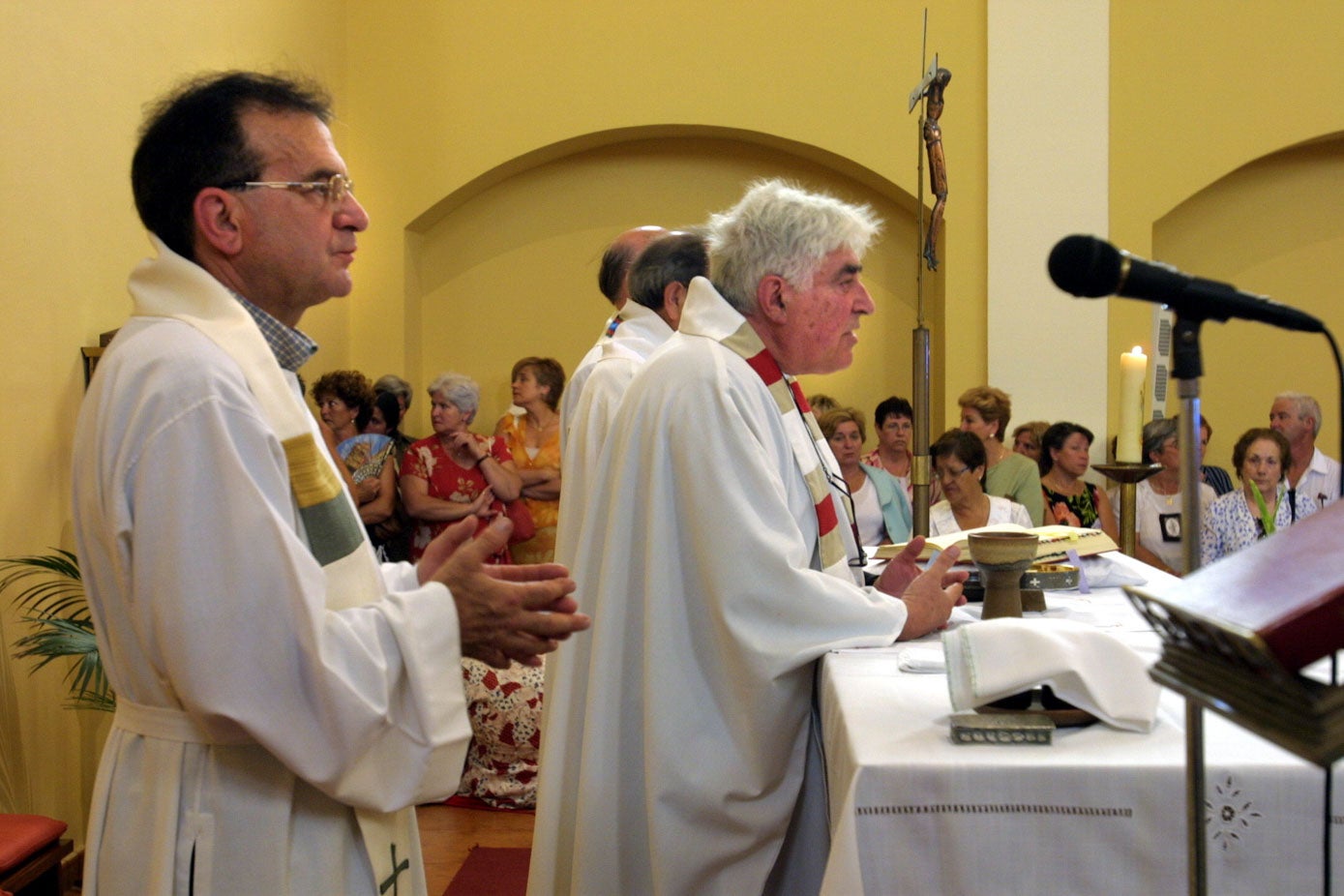 En misa en la iglesia del Barrio Pesquero. 