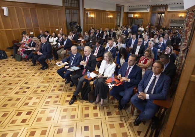 Público asistente a la asamblea general de Acefam.