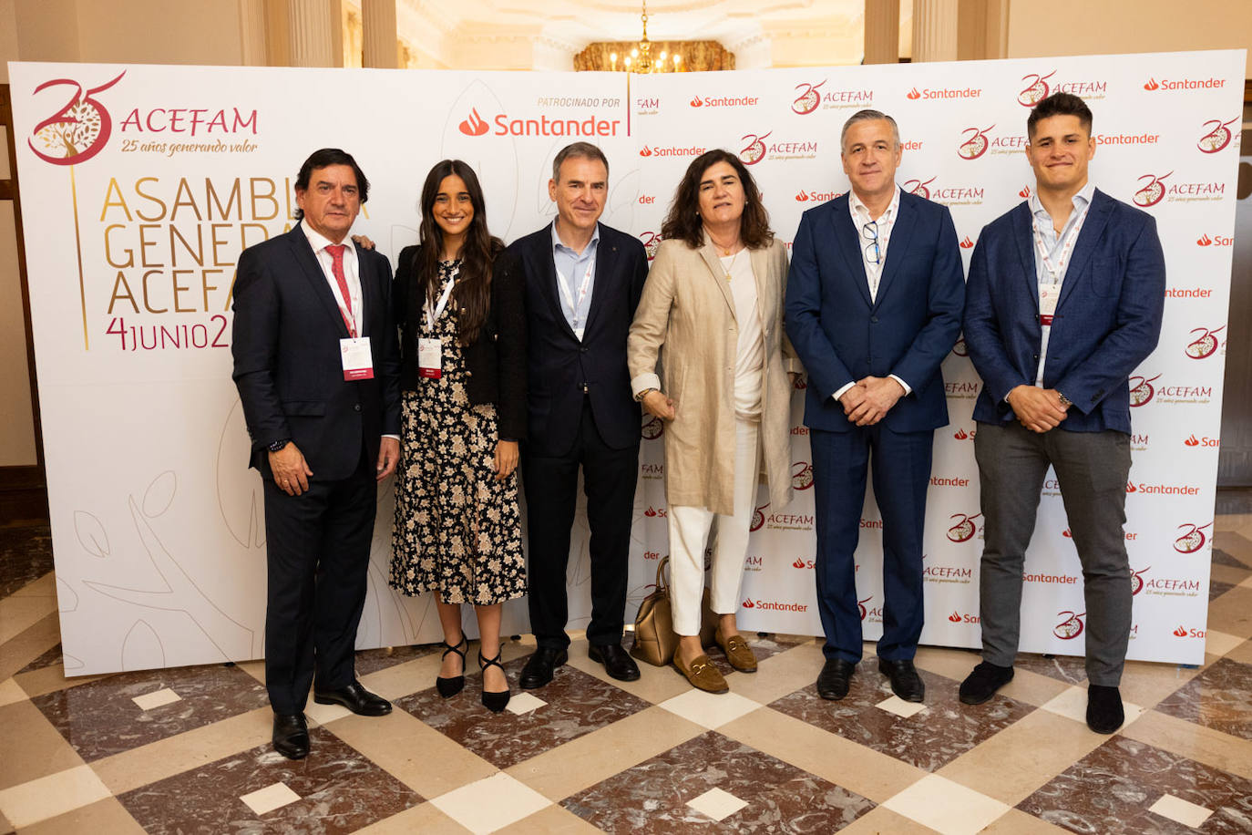 Julio Cabrero, Marta López, Pedro Burgada (padre), Natalia de los Arcos, Roberto González y Roberto González (hijo).