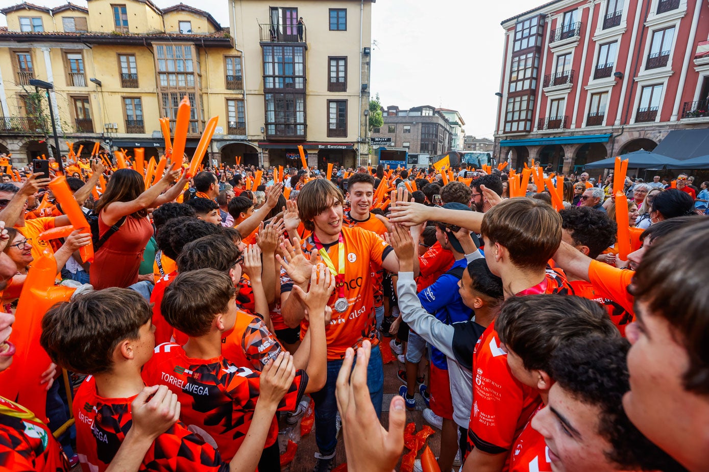 Todos y cada uno recibieron el aplauso de todas las personas congregadas