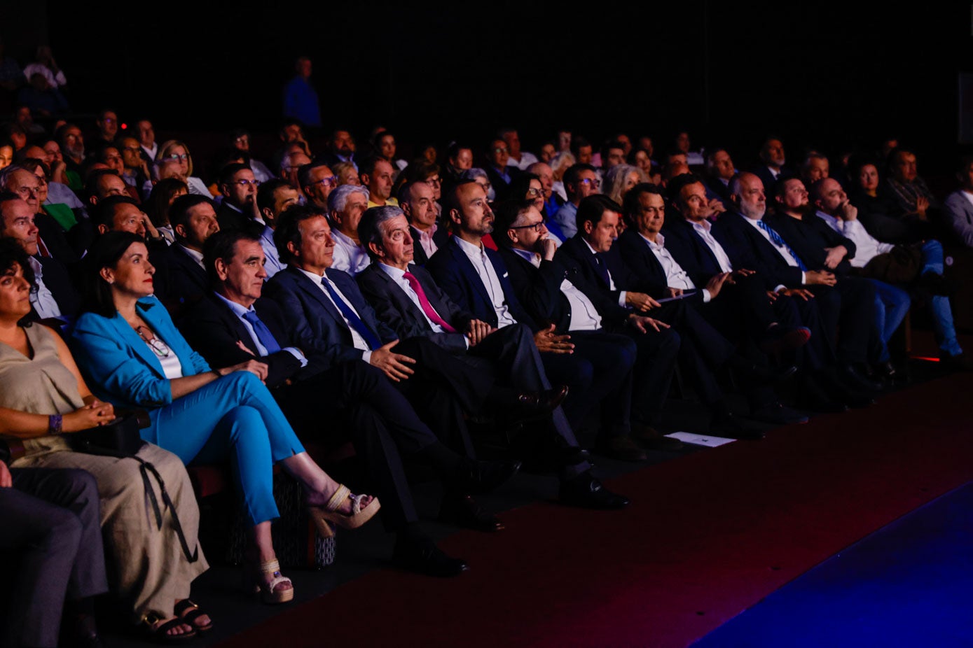 Autoridades en el Teatro Concha Espina. 