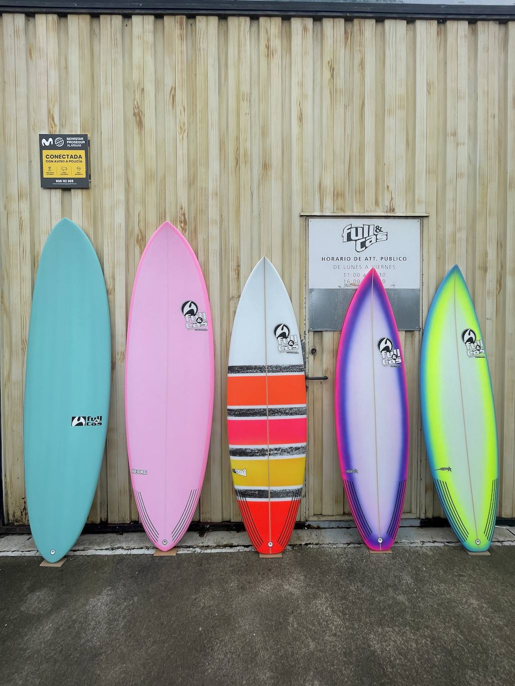 Varios modelos de tablas, en función de las necesidades del surfista que la va a usar. 