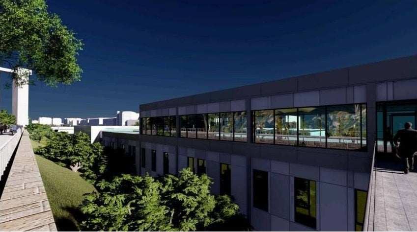 Parte trasera del edificio de oficinas, visto desde la Peña del Cuervo.