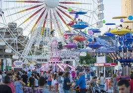 Las atracciones del recinto ferial de Santander en El Sardinero, en una imagen de archivo.