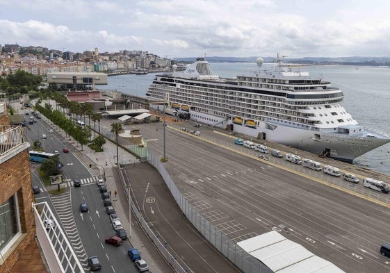 El Seven Seas Splendor atracado en Santander