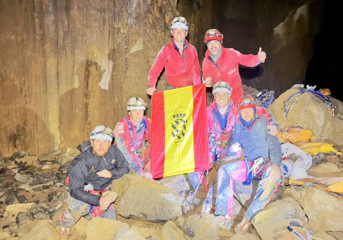 Los integrantes del equipo de la UME trasladado a Cantabria para realizar estos ejercicios.