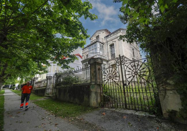 Finca en la Avenida de los Infantes donde estará el museo. En ella hay un palacete protegido.