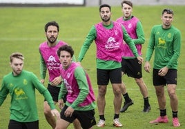 tDe izquierda a derecha; Peque, Germán, Sangalli, Rubén Alves, Dani Fernández y Arana. Unos se han ido ya y otros se pueden ir.