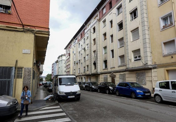 El edificio, desalojado hace dos años y medio, está situado en la calle Marqueses de Valdecilla y Pelayo.