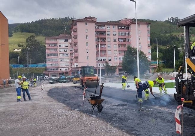 Nueva carretera en el centro de Los Corrales.