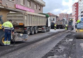 Trabajos de asfaltado en la Avenida Cantabria.