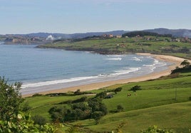 Playa de Oyambre, dentro del parque natural.