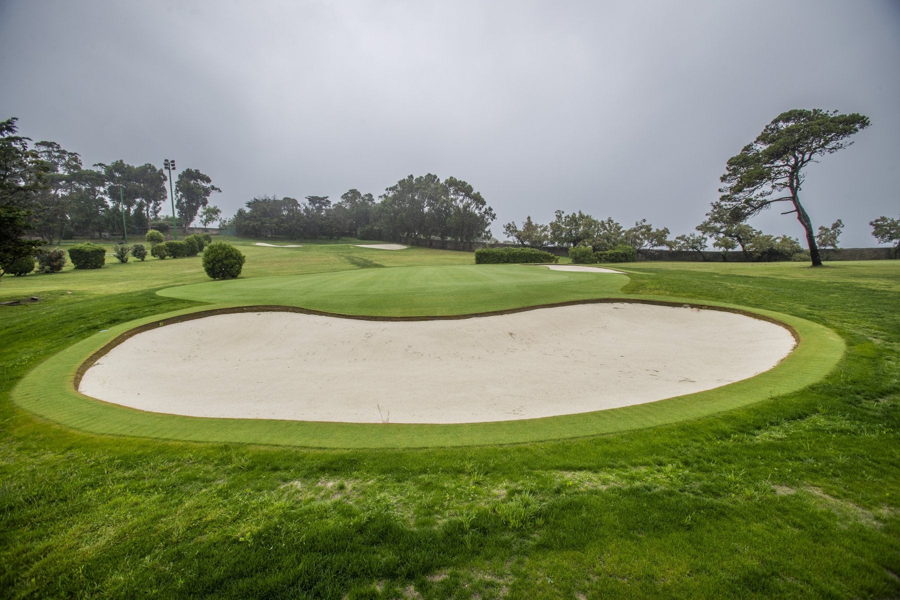 Reforma.Uno de los búnkers del campo de golf de Mataleñas tras las obras.