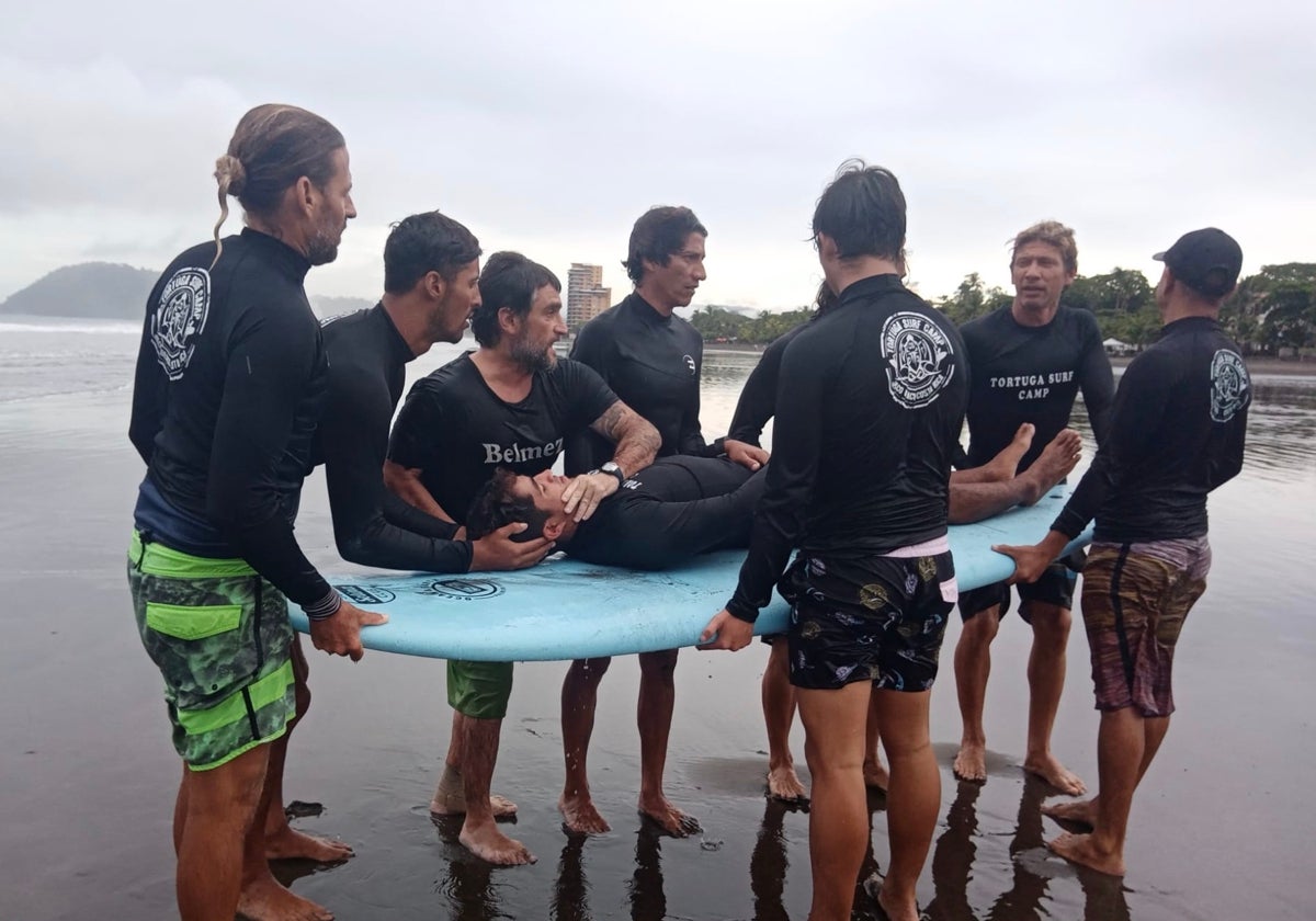 Simulacro del rescate de un surfista.