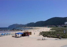 Vista de la playa de Trengandín. Al fondo la zona que estaba habilitada para perros