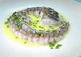 Lubina en sashimi con salsa menier.