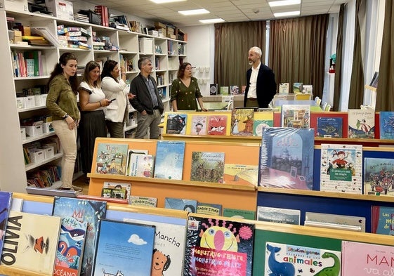 Visita del consejero de Educación a Noja.